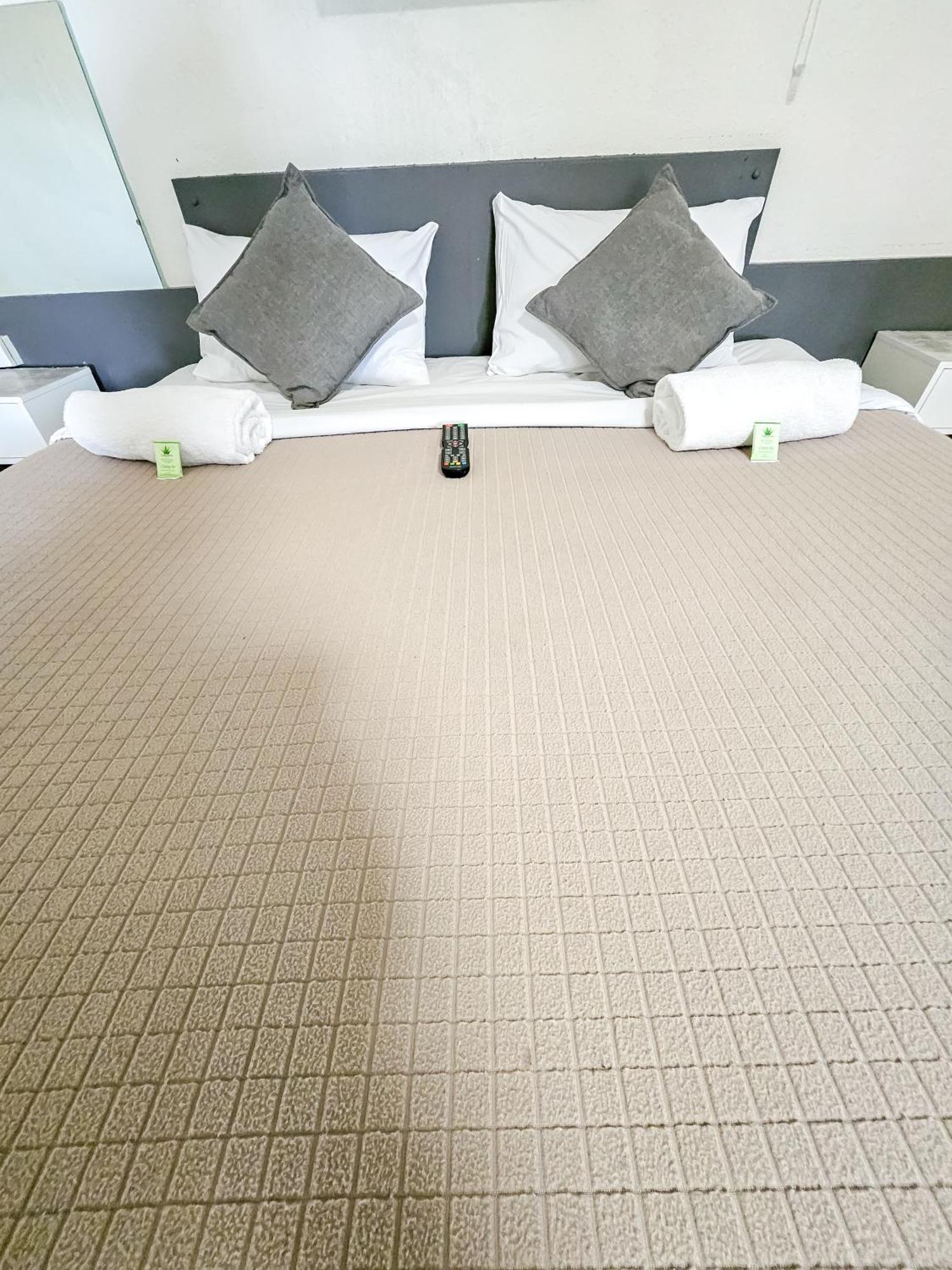 Green Door Motel Lavington 외부 사진