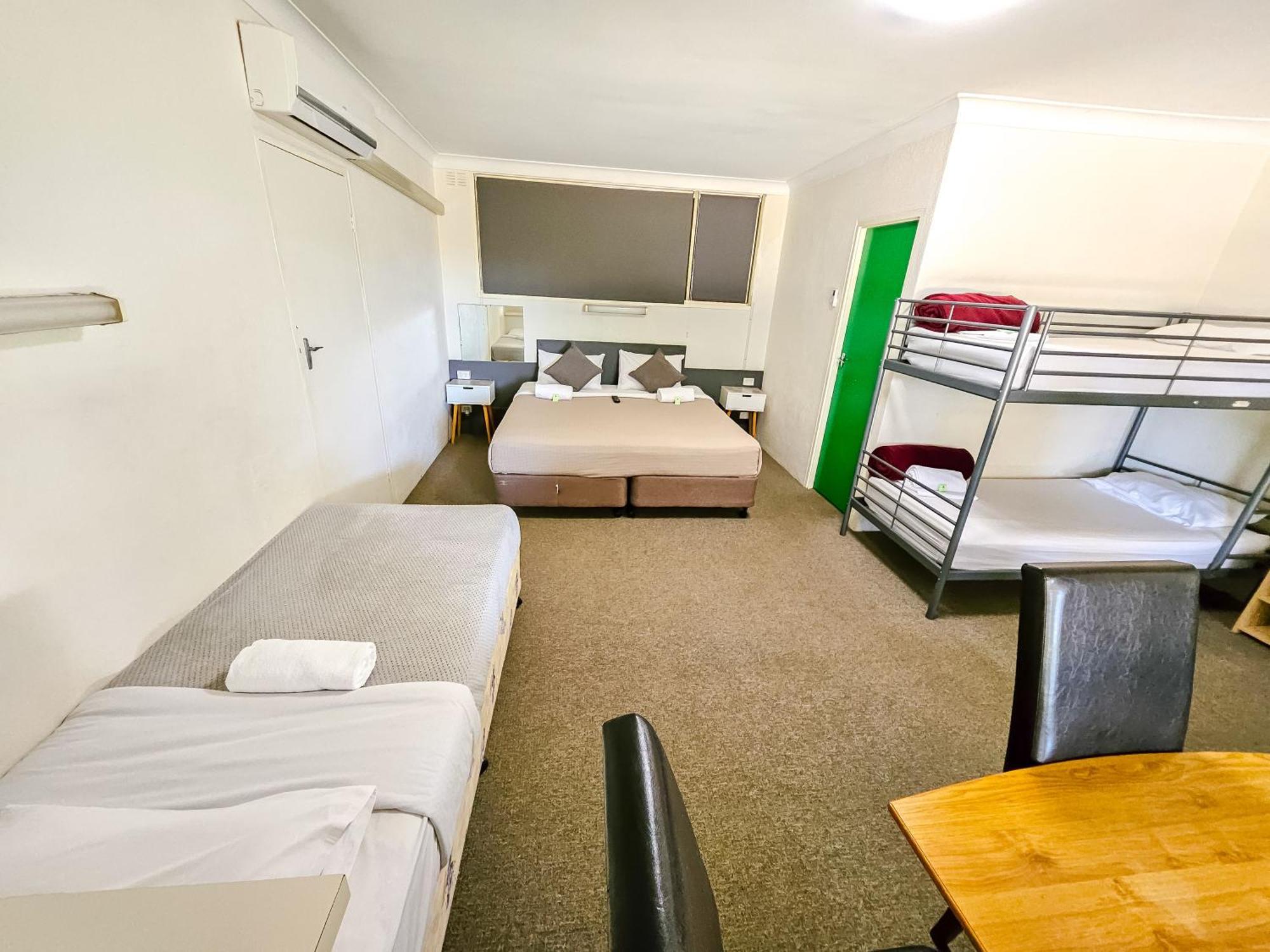 Green Door Motel Lavington 외부 사진