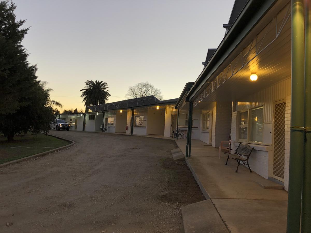 Green Door Motel Lavington 외부 사진